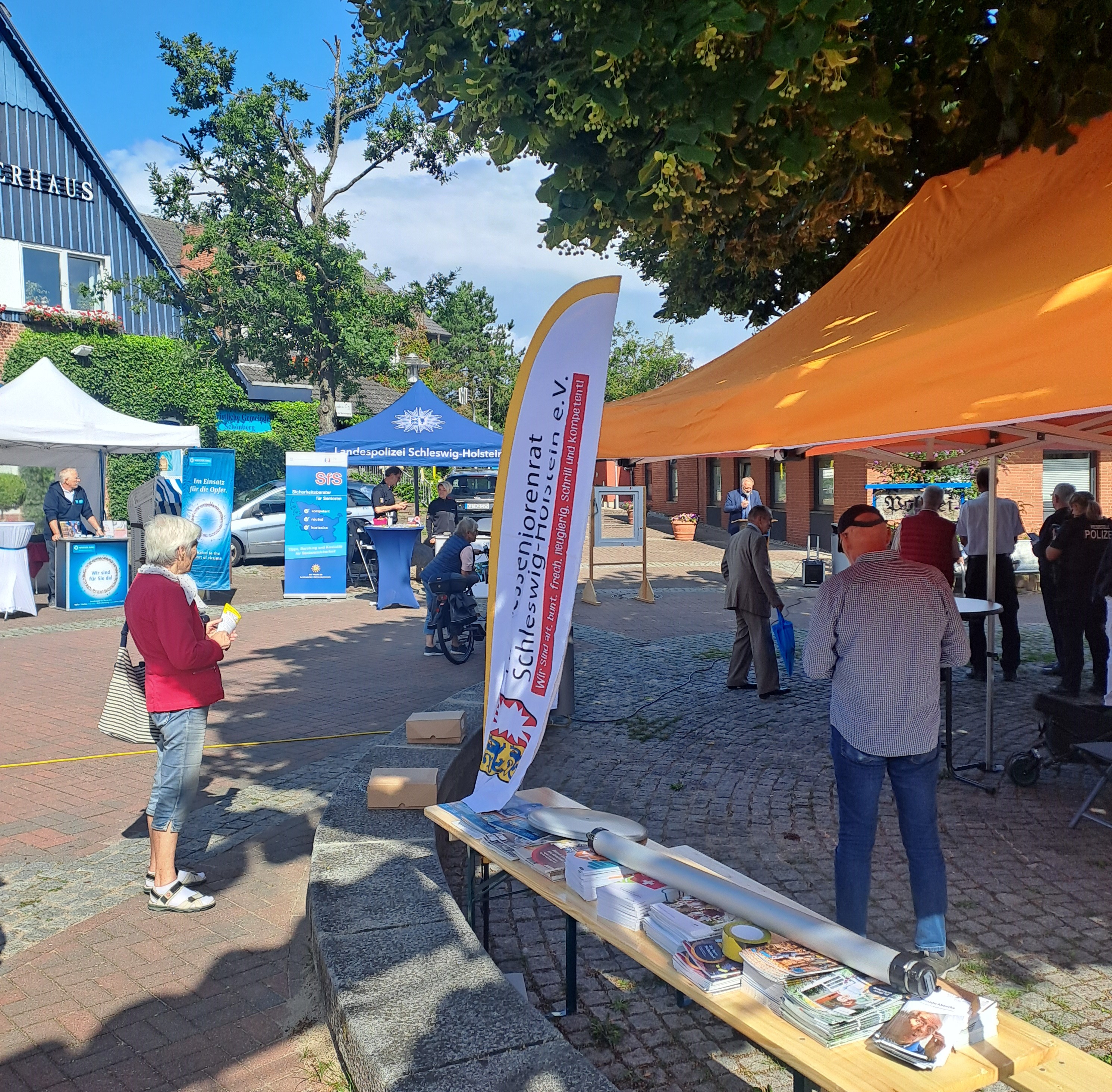 Der WEISSE RING inmitten der Veranstaltung.