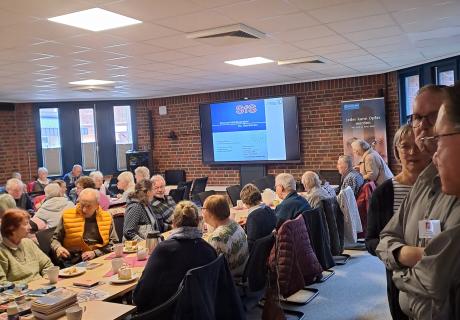 Der vollbesetzte Ratssaal